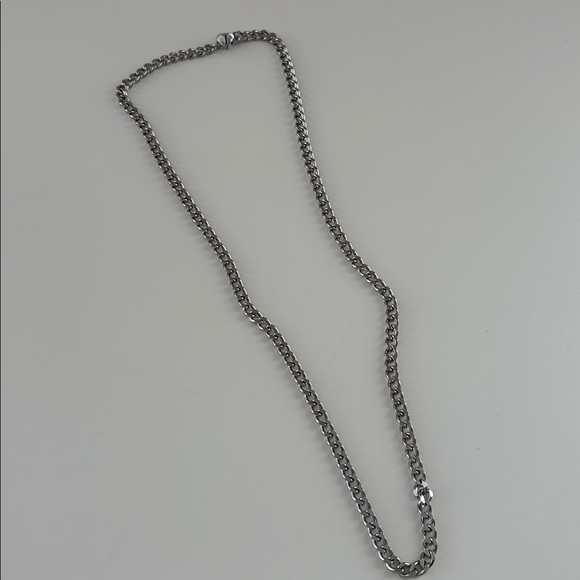 Mens Sliver 5mm Cuban Chain 24’ - Picture 2 of 5